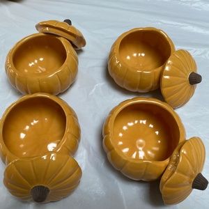 Individual pumpkin soup bowls new never used 4 pc.